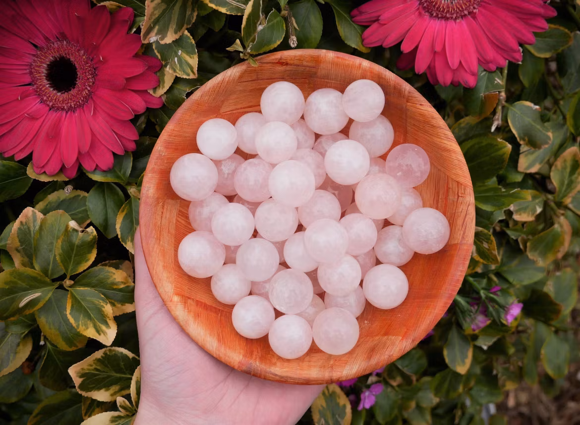 Små rosenkvarts klot 2