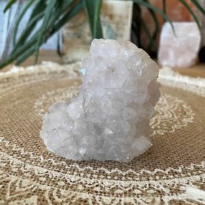 Ljusgrått ametist kluster