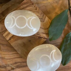 Handsten Selenit med mångudinnan / Hekate