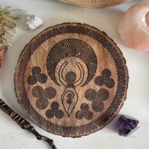 Träbricka mångudinnan